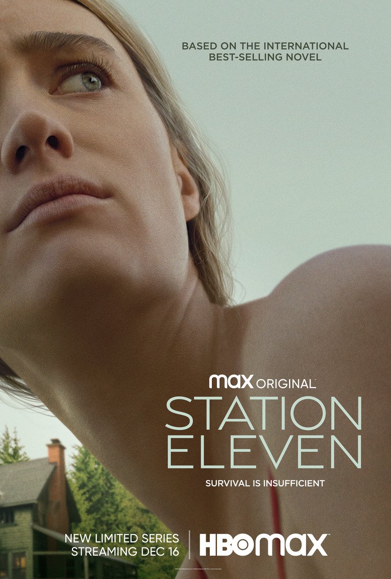 MV5BZDBmZWUwZTctMTI5My00ZjFiLTgyOWEtMzJiOTZhNmRhYTZhXkEyXkFqcGdeQXVyMTA1OTAyOTI@ Station Eleven